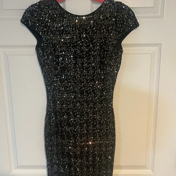 Elegant Black Sequin Dress - Picture 3 of 5
